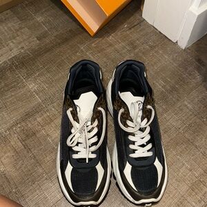 Louis Vuitton run 55